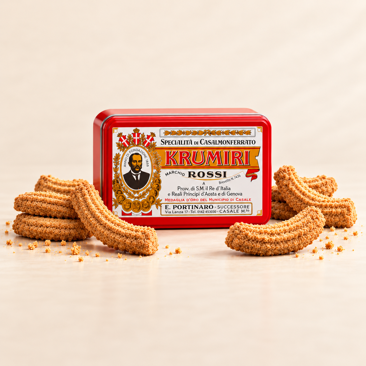 Scatola rossa di Krumiri Rossi con i biscotti piegati a mano